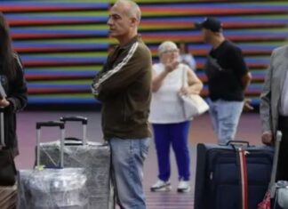 Venezuela bans six major airlines after tensions with US escalate