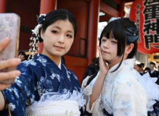 Japan tourism and retail stocks slide after row with China over Taiwan