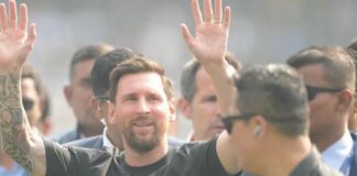 Angry fans throw chairs and bottles at Messi event in India